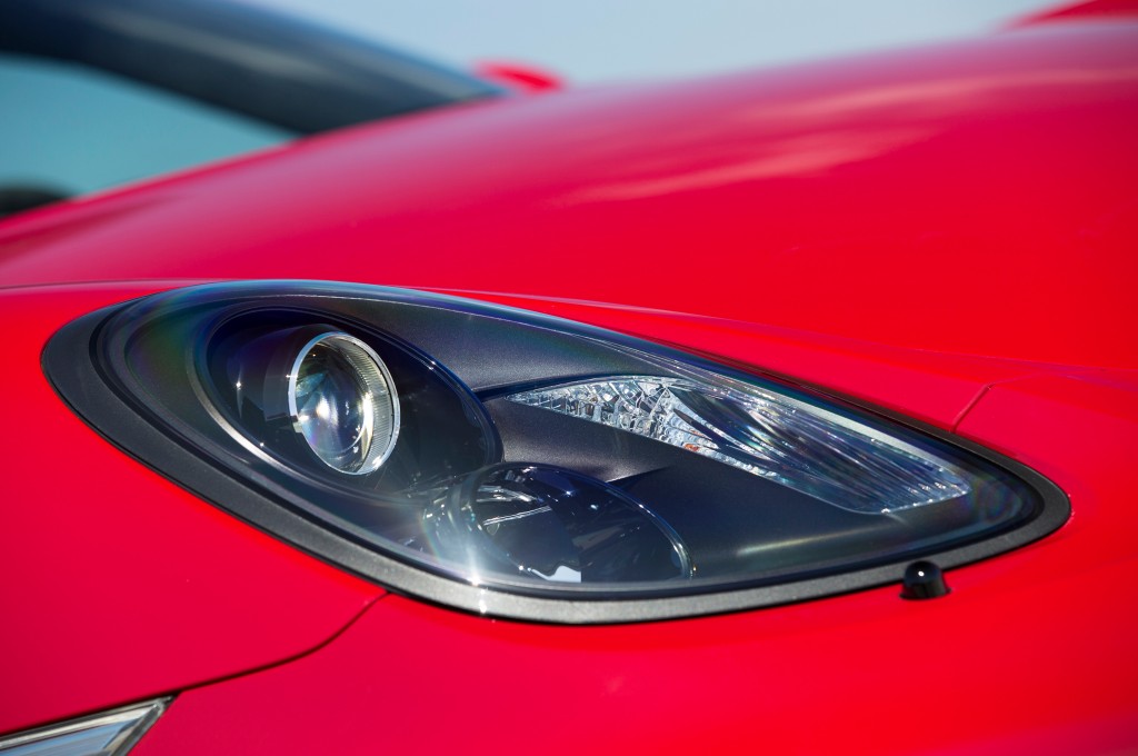 2015-porsche-cayman-gts-headlamp