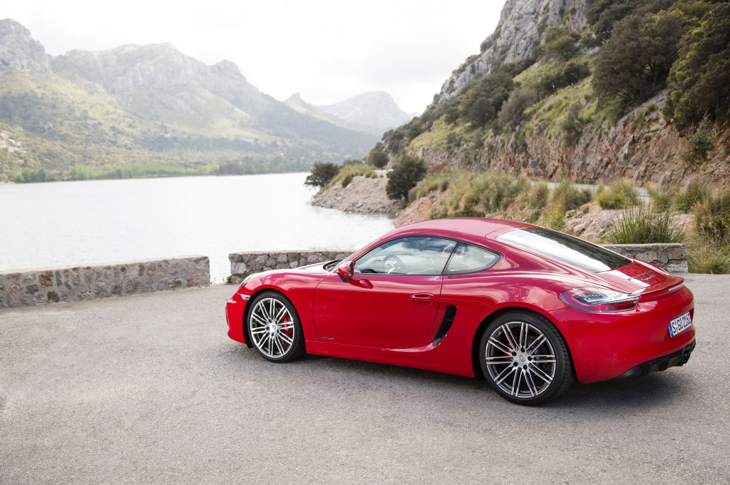 2015-porsche-cayman-gts-rear-three-quarter-03